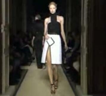 Parigi Fashion Week Yves Saint Laurent primavera/estate 2011
