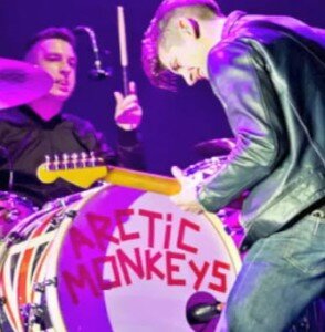 Arctic Monkeys Electricity brano 2012