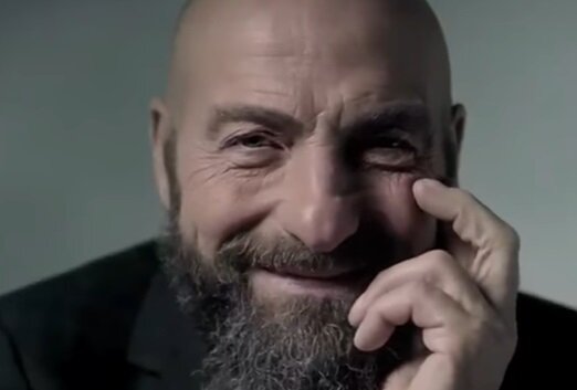 Canzone pubblicità Fineco: People help people. Colonna sonora dello spot canzone pubblicità fineco people help the people