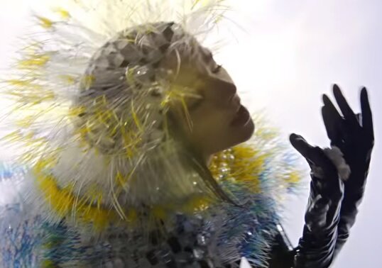 Bjork torna con un nuovo disco di inediti: il suo Tinder Album! bjork nuovo album 2017