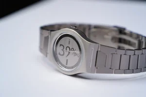 L’orologio di Swatch che si prende gioco dei dazi doganali di Trump