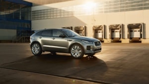 Attacco informatico a Jaguar Land Rover, "alcuni dati sono coinvolti". Rimandata la ripresa della produzione