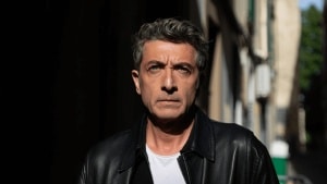 Achille Lauro torna con “Senza una stupida storia”: un singolo sulla sua idea dell’amore