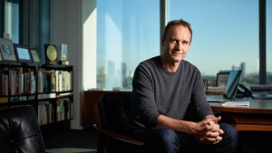 Mick Herron resta un convinto pessimista, nonostante il successo di Slow Horses