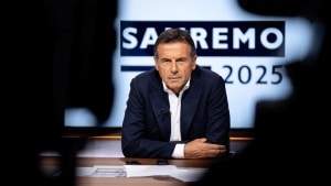 Sanremo Giovani 2025, fuori il regolamento: le nuove proposte restano 4 e Conti fa un passo indietro sull’età
