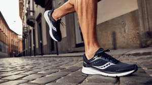 Saucony e il ritorno della ProGrid V2 che passa per le strade di Milano