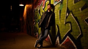 eroCaddeo dà voce a una generazione che cerca ancora se stessa in “scrivimi quando arrivi (punto)”