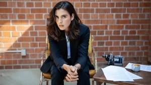A STAR IS BORN Eva Victor era già virale, ma con ‘Sorry, Baby’ ha trovato la sua voceAveva incanalato imbarazzo e ansia in tweet e TikTok che hanno invaso il web, ora l’ex stand-up comedian si ripresenta come sceneggiatrice, regista e protagonista di un nuovo film festival favourite sorprendentemente intimo
 di Rachel Brodsky