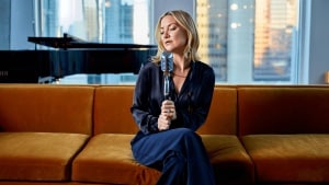 singing point La canzone di Kate HudsonLa star riflette sulla sua performance – per cui è stata candidata al Golden Globe – in ‘Song Sung Blue – Una melodia d’amore’, sull’essere diventata cantante a quarant’anni, sull’evoluzione delle rom-com e tanto altro ancora
 di Brian Hiatt