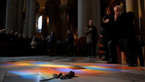 Di cosa parla “Perdutamente” di Achille Lauro? La canzone diventa un simbolo per le vittime di Crans Montana