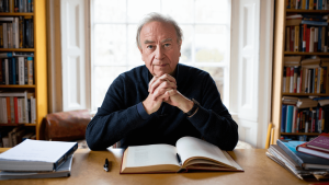 Cultura         
      Julian Barnes ha annunciato che il suo prossimo libro, Partenze, sarà anche l’ultimo      
        Il romanzo uscirà il 20 gennaio anche in Italia per Einaudi. Dopo questo non ce ne saranno altri, come confermato dallo stesso scrittore.