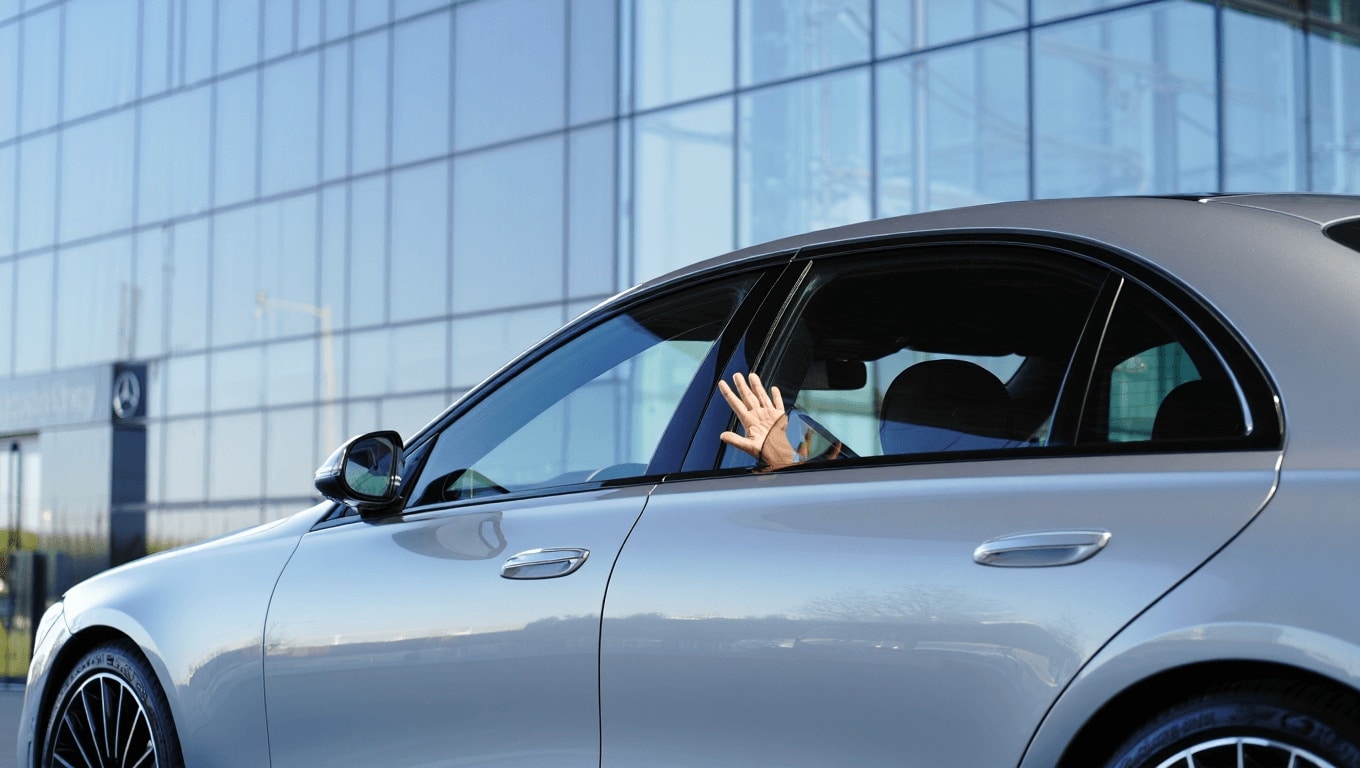 Mercedes-Benz, calo di vendite nel 2025. Meno di un'auto su dieci è elettrica