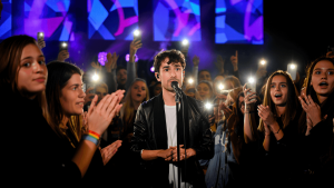 Tony Pitony: il “mostro” che ha conquistato le classifiche (e fatto ricredere Emma)