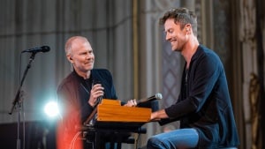 Cultura         
      Fred Again ha messo su YouTube tutto il (già leggendario) concerto in cui ha suonato assieme a Thomas Bangalter dei Daft Punk      
        La versione integrale del concerto dell’Alexandra Palace di Londra dura due ore e ha già accumulato più 820 mila visualizzazioni su YouTube.