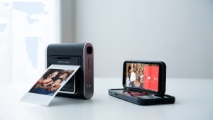 instax mini Evo Cinema rivoluziona la fotografia istantanea: registri una clip, stampi la foto e rivedi il video tramite QR code
