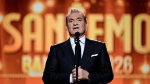Tiziano Ferro a Sanremo 2026: cosa canterà domani sera. Da “Xdono” a “Sono un grande”