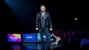 Achille Lauro presenta i tre inediti: “Stando lontano inizi a capire per chi devi essere grato”