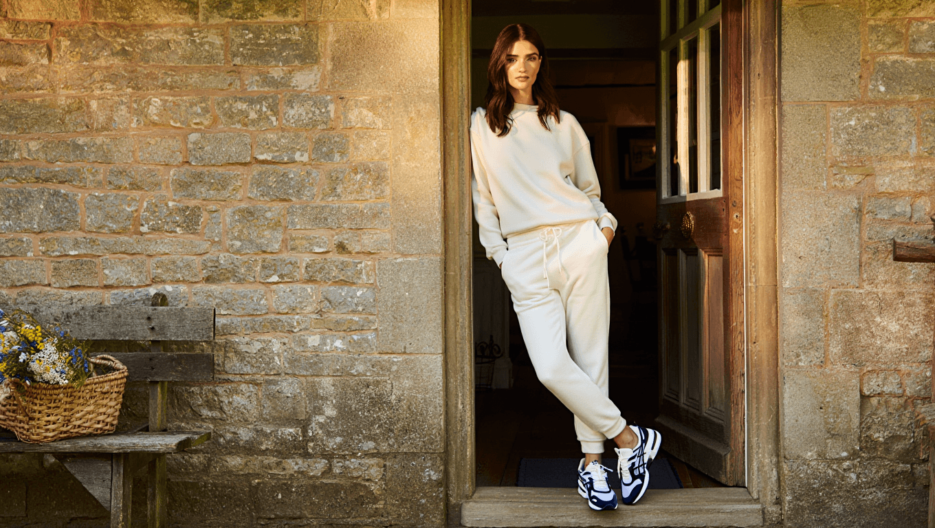 Le nuove Cecilie Bahnsen x ASICS fatte per stare (anche) in casa