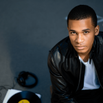 Dennis svela “Stargirl”: il nuovo album esce il 24 aprile dopo tre anni di silenzio