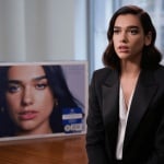 Dua Lipa fa causa a Samsung per 15 milioni di dollari: TV venduti con il suo volto sulle scatole, ma senza permesso