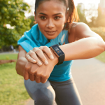 Google a tutto fitness con il nuovo braccialetto Fitbit Air che userà Gemini come coach