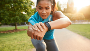 Google a tutto fitness con il nuovo braccialetto Fitbit Air che userà Gemini come coach