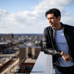 Scar torna dopo 5 anni con “Esordienti 1994”: il disco di chi ha trent’anni e guarda il mondo dal settimo piano