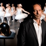 Cultura         
      Sta per uscire il nuovo album di Thomas Bangalter dei Daft Punk ed è di nuovo la colonna sonora di un balletto      
        Si intitola Mirage: Ballet For 16 Dancers e uscirà il 5 giugno. Nell'attesa, se ne può ascoltare già un pezzettino su YouTube.