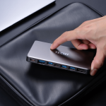 Questo adattatore Techly è il "coltellino svizzero" per gli SSD che ogni IT manager dovrebbe avere in borsa