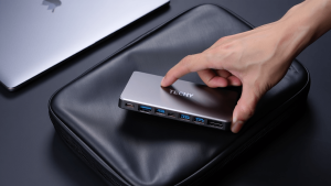 Questo adattatore Techly è il "coltellino svizzero" per gli SSD che ogni IT manager dovrebbe avere in borsa