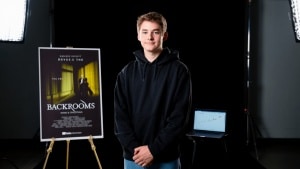 Backrooms è il prevedibilissimo trionfo di Kane Parsons, di A24, di YouTube e della Gen Z