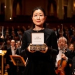 Cultura         
      La Filarmonica di Berlino lancerà il suo festival letterario e la prima ospite sarà Han Kang      
        Il 7 settembre la scrittrice terrà una lettura della sua nuova opera, La scatola delle lacrime, accompagnata dai musicisti della Filarmonica.