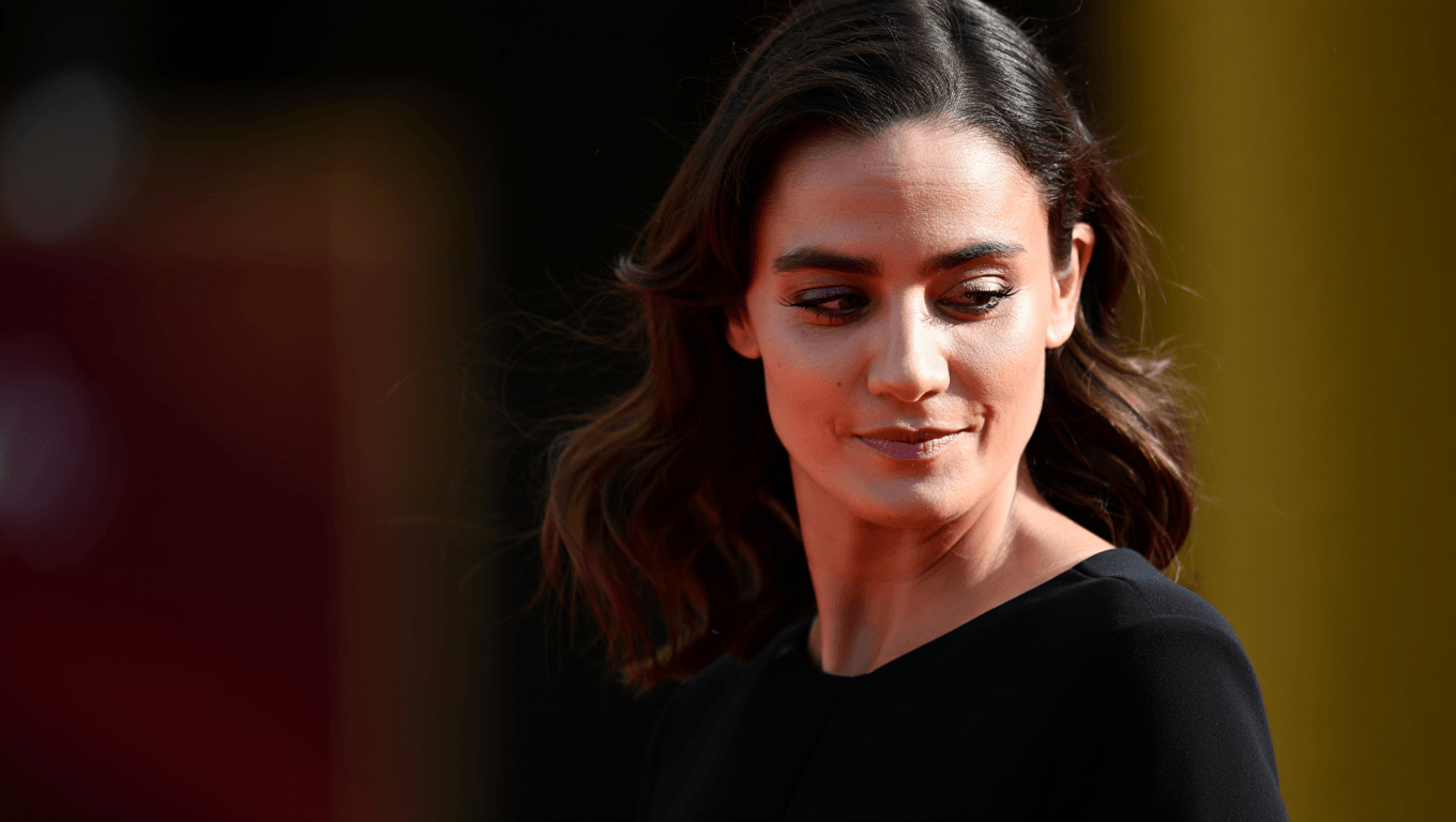 Ambra Angiolini canta di nuovo: “Basta il nome”, il jingle Dietorelle che richiama “T’appartengo”