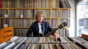 Cultura         
      Tom Verlaine dei Television aveva una collezione di 4 mila vinili e adesso quella collezione è in vendita      
        I vinili del frontman dei Television si potranno acquistare sulla piattaforma Discogs oppure nel negozio di dischi Academy Recors, a Brooklyn.