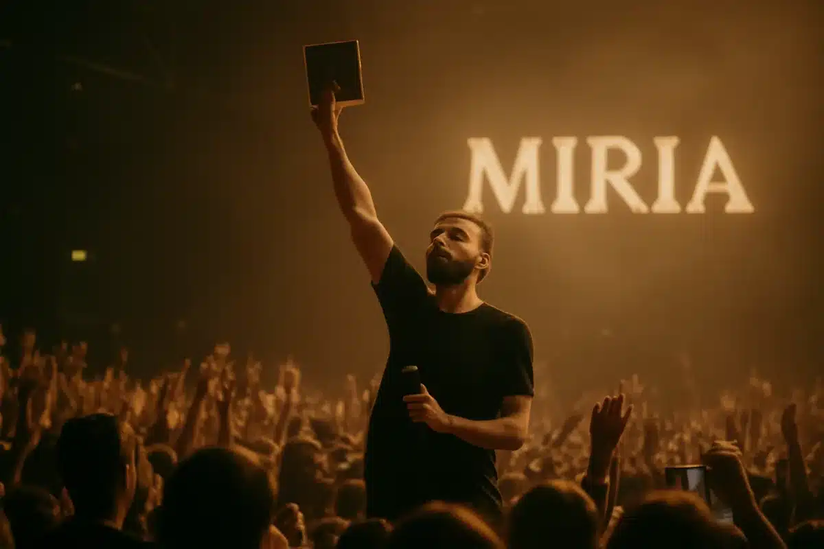 Da dove nasce MIRIA e il legame con il nome — Il titolo del disco omaggia la nonna dell'artista, figura ricorrente nella sua produzione. MIRIA è stato presentato al termine del concerto sold out del 10 maggio 2026 al Fabrique di