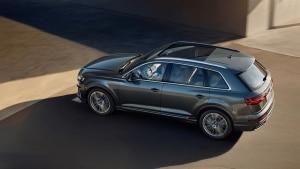 Q9, il SUV più grande di Audi arriva con sette posti e motori mild hybrid. In futuro anche plug-in