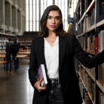 Cultura         
      Dua Lipa ha aperto in Portogallo una biblioteca tutta dedicata a libri censurati o vietati      
        Si chiama Manifesto Library e raccoglie cento libri, divisi in quattro sezioni: potere, controllo, voce e memoria.