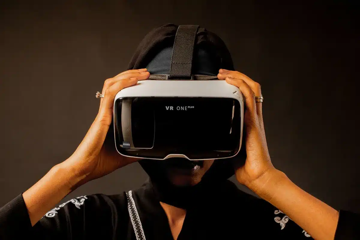 Dispositivi di realtà aumentata e virtuale di diverse aziende tecnologiche