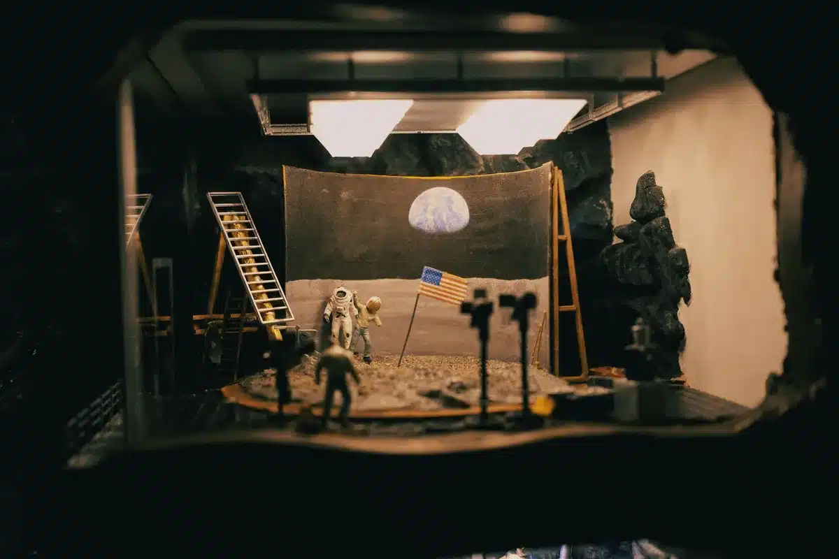 Rappresentazione artistica del lander e rover della missione Chang'e-7