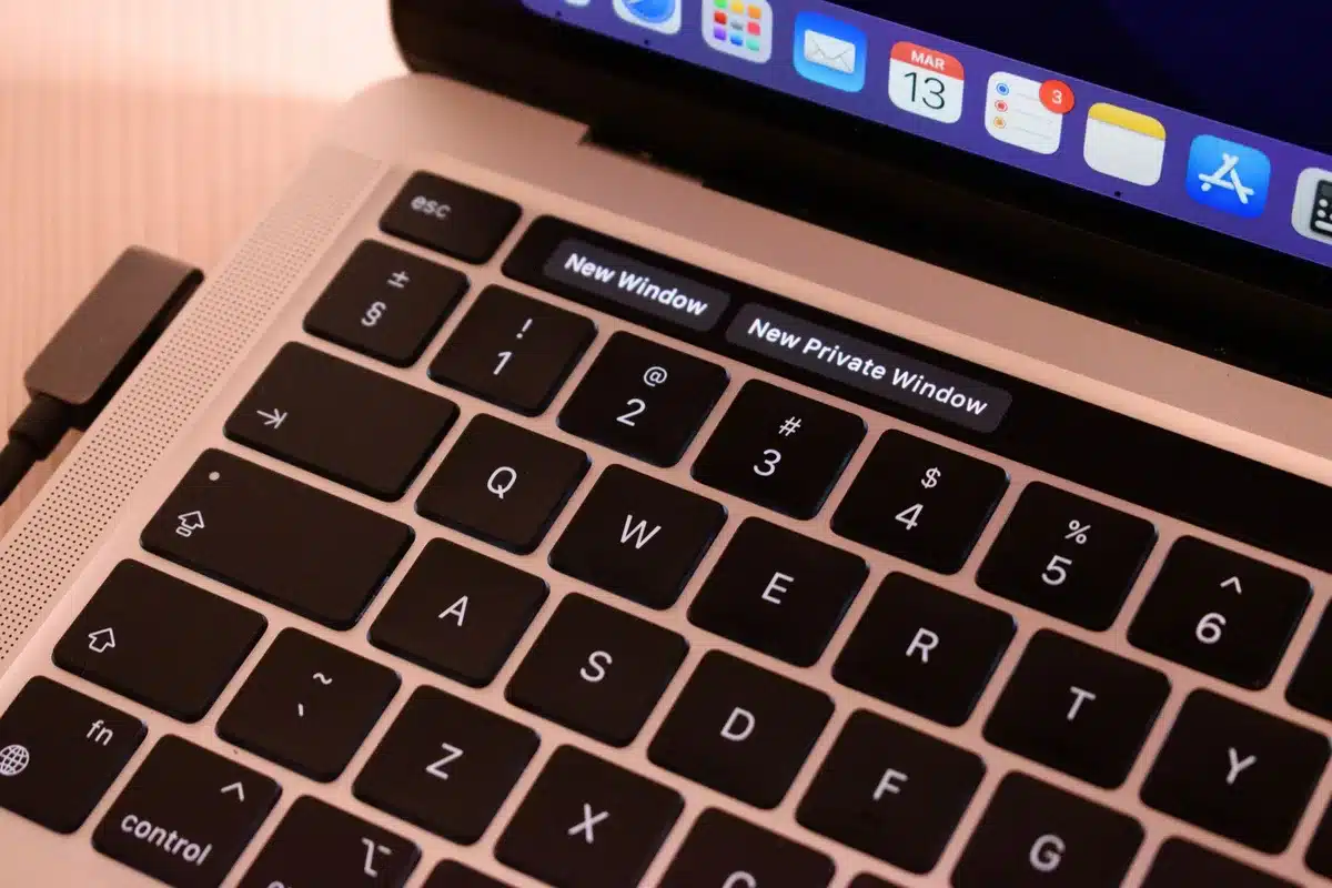 Pannello di controllo delle autorizzazioni con toggle per disattivare l'accesso alle cartelle e alle funzioni di sistema