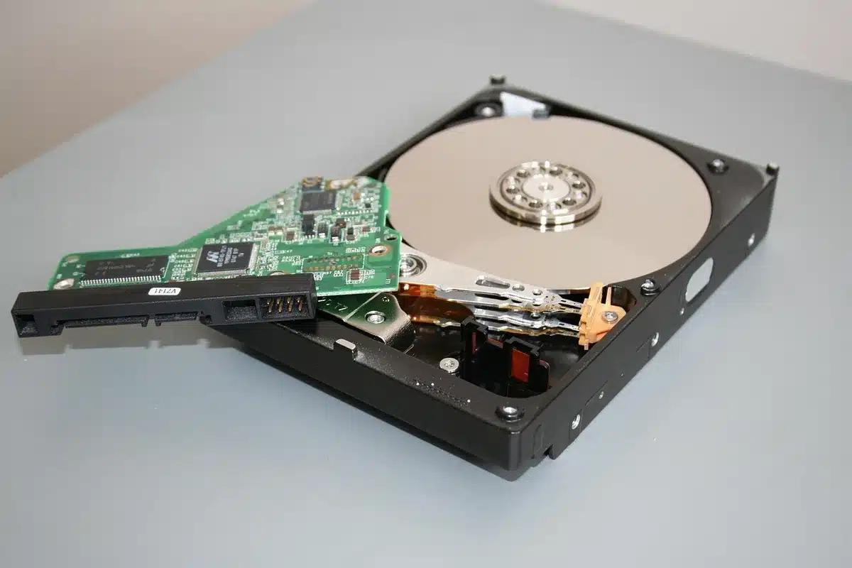 NAS su rete domestica con hard disk esterno per backup