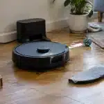 Roborock Saros 20: tre robot in autonomia per aspirare, lavare e gestire casa