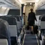 Selma Blair arrestata e ricoverata dopo aver tentato di aprire il portellone di un aereo