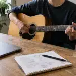 Tommaso Bebi torna alla musica dopo quasi vent'anni con che fregatura: dal tech alla canzone